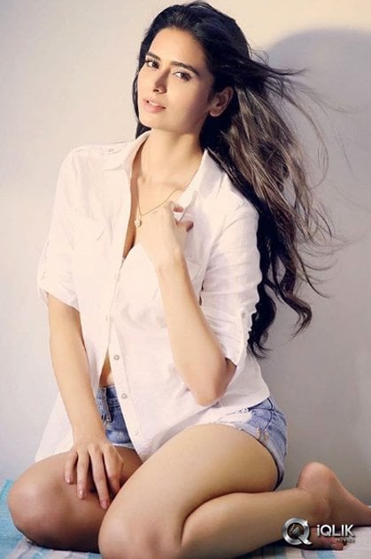 Meenakshi-Dixit